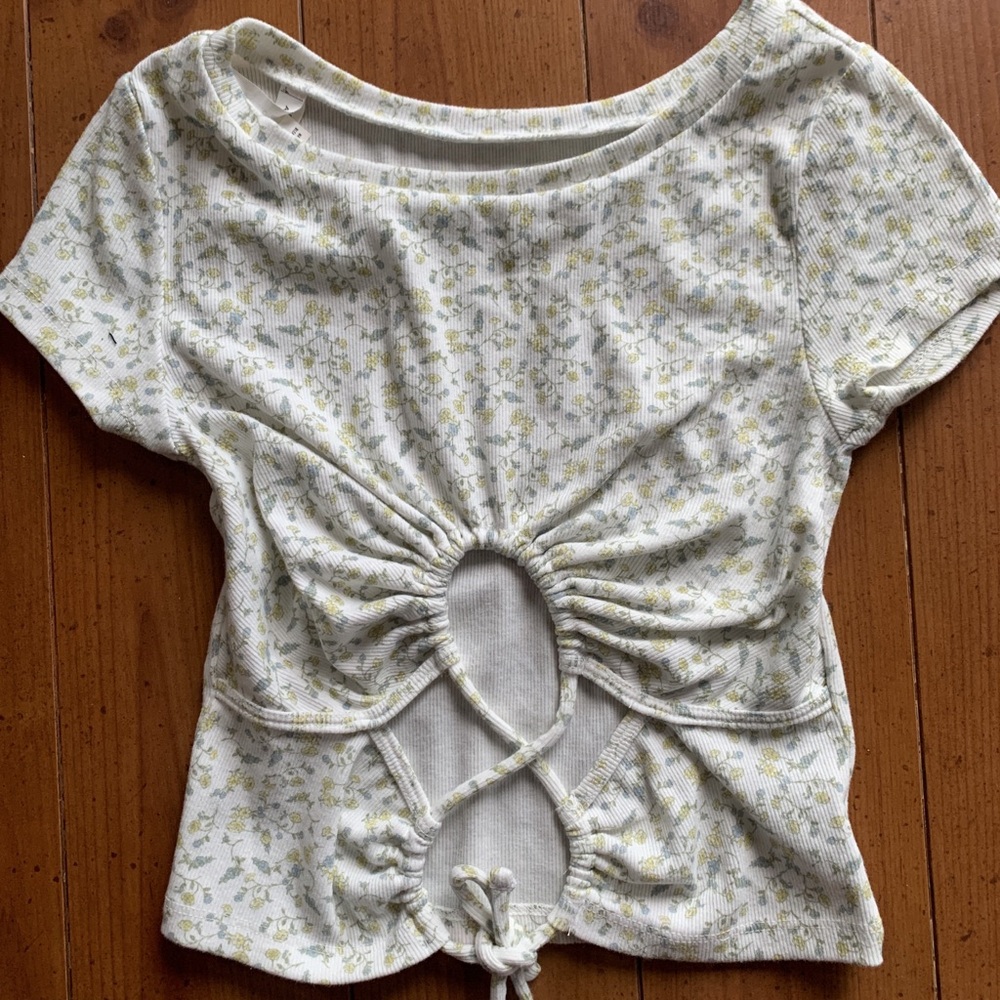 aeropostale xs floral tee cropped cut out